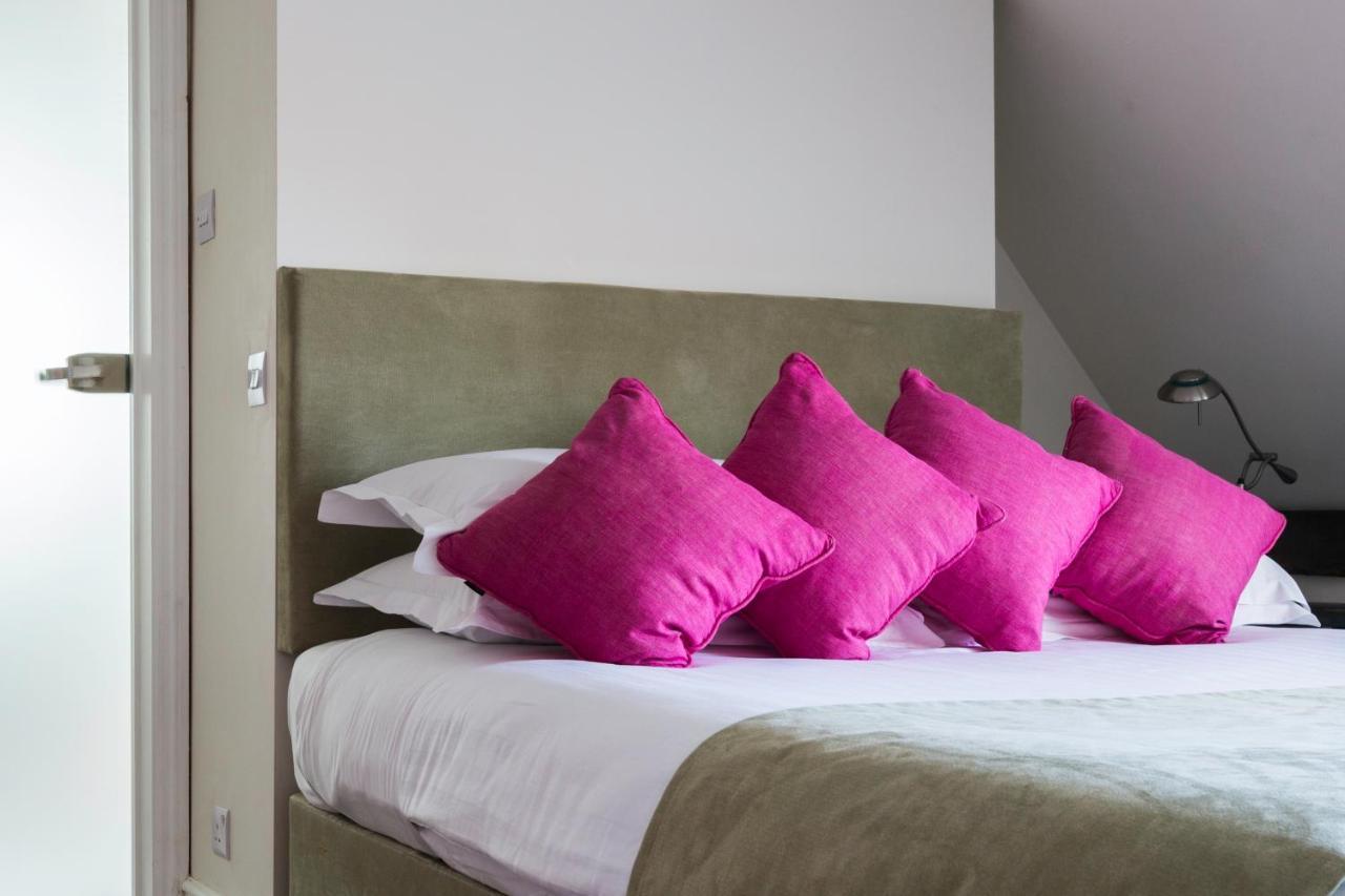 The Bell Inn Hotel Horndon-on-the-Hill Extérieur photo