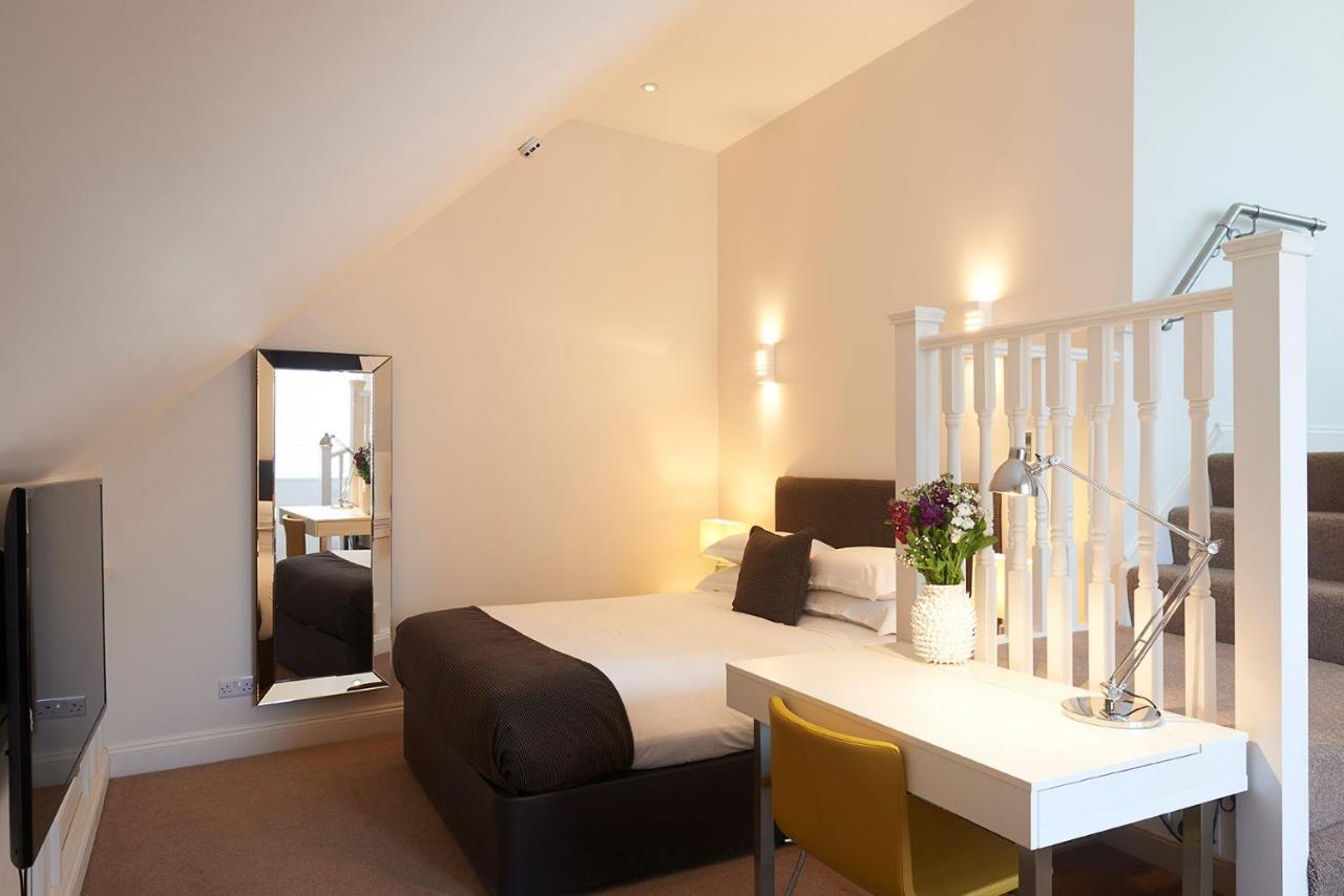 The Bell Inn Hotel Horndon-on-the-Hill Extérieur photo