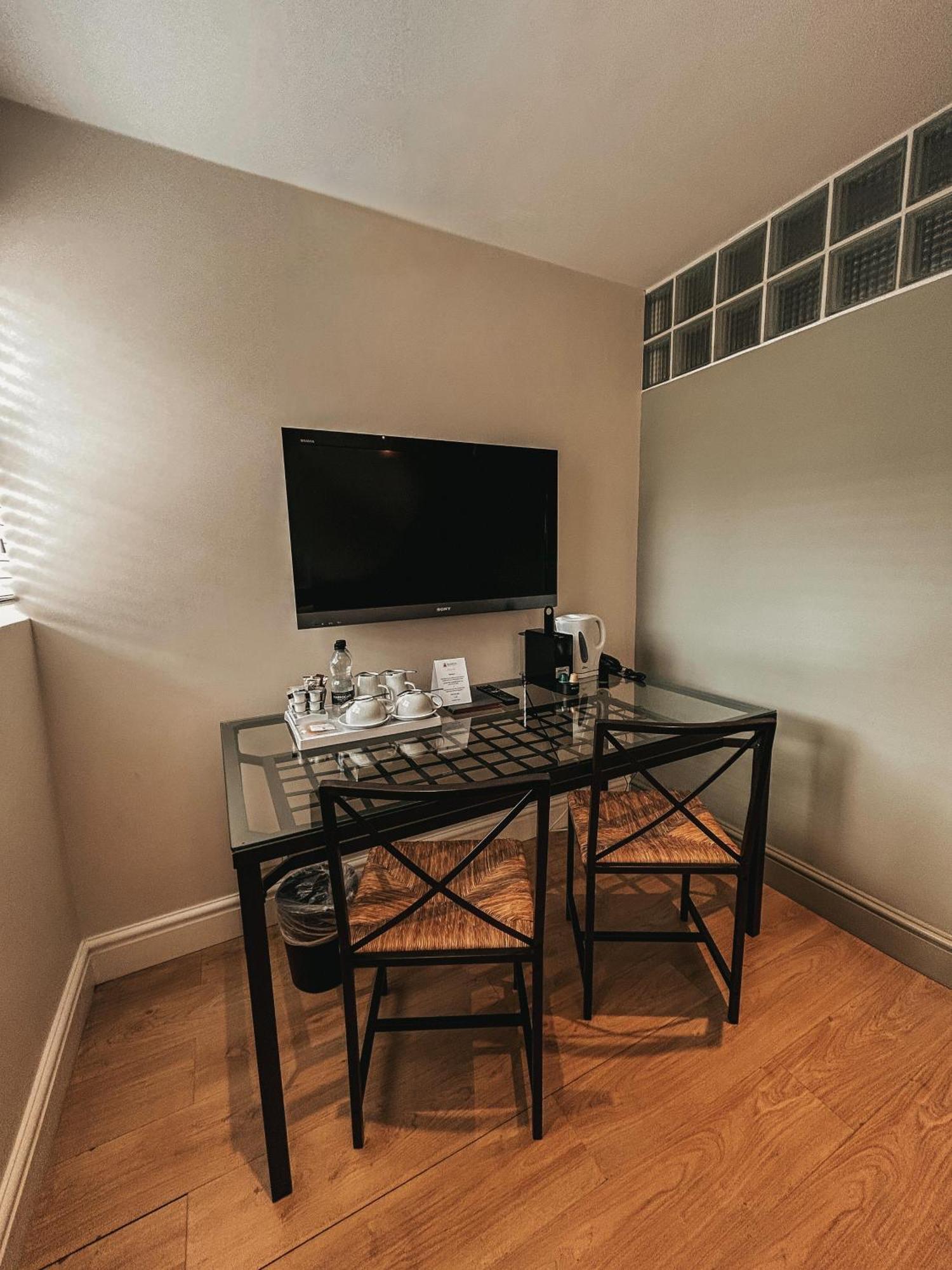 The Bell Inn Hotel Horndon-on-the-Hill Extérieur photo