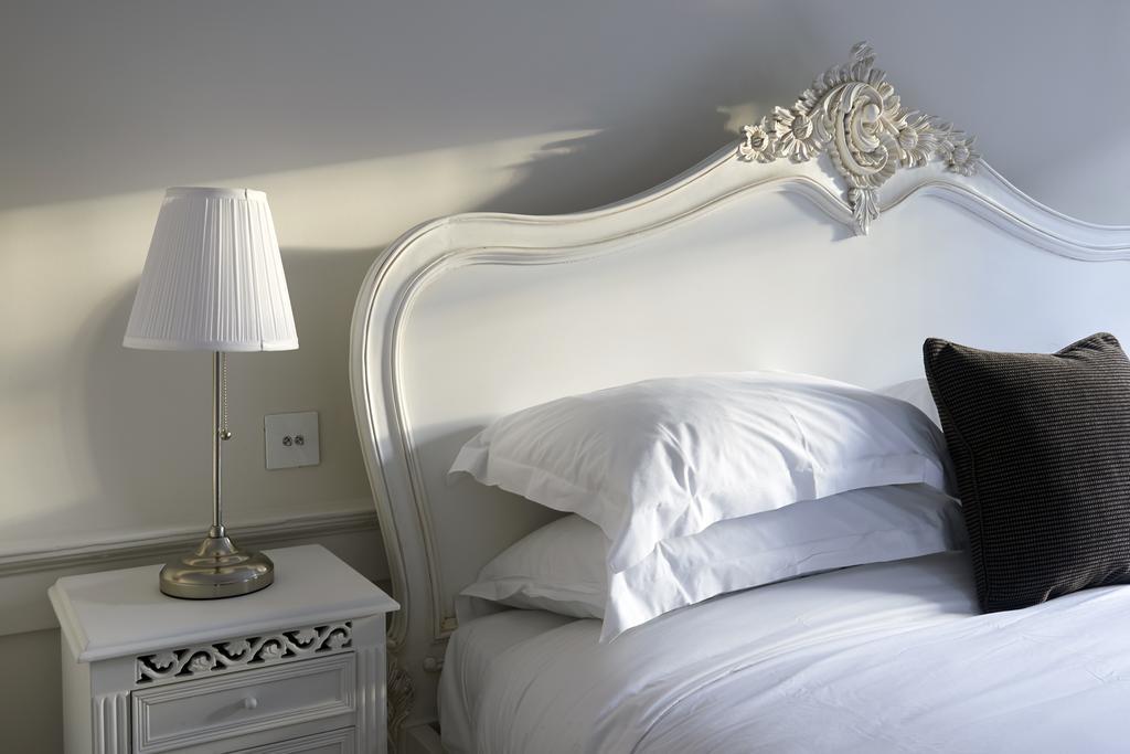 The Bell Inn Hotel Horndon-on-the-Hill Chambre photo