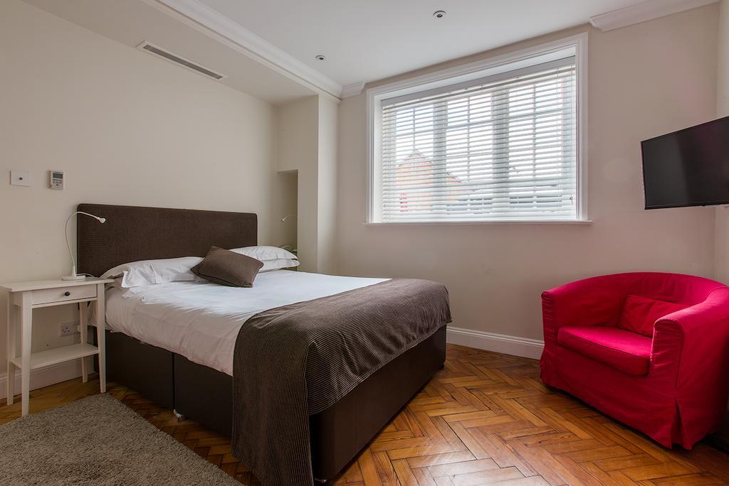 The Bell Inn Hotel Horndon-on-the-Hill Extérieur photo