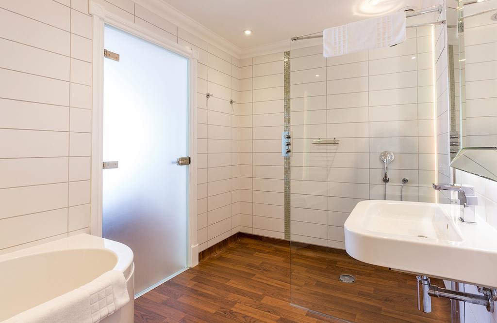 The Bell Inn Hotel Horndon-on-the-Hill Extérieur photo