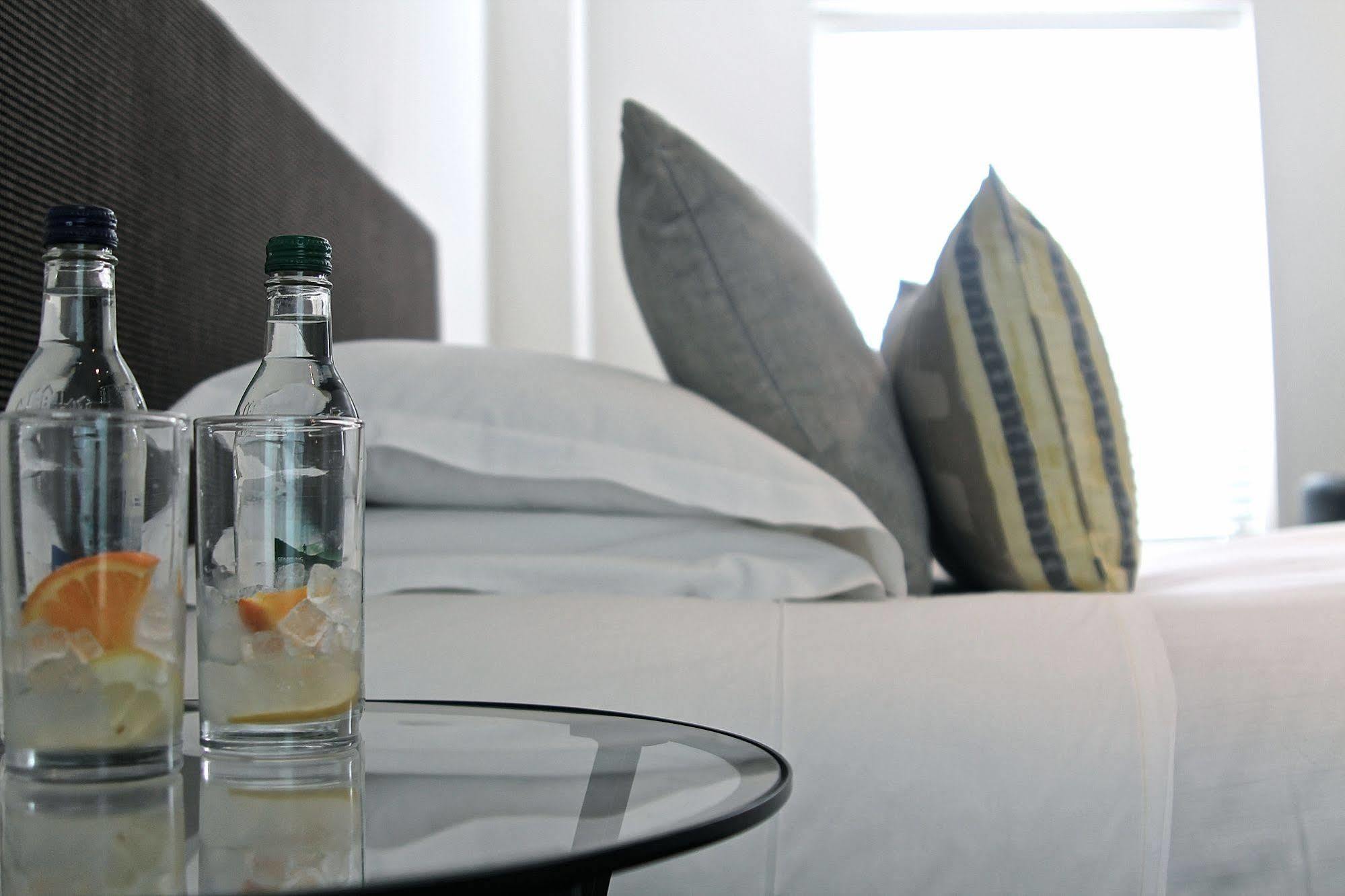 The Bell Inn Hotel Horndon-on-the-Hill Extérieur photo