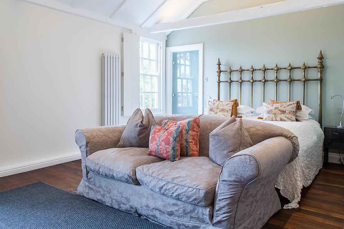 The Bell Inn Hotel Horndon-on-the-Hill Extérieur photo